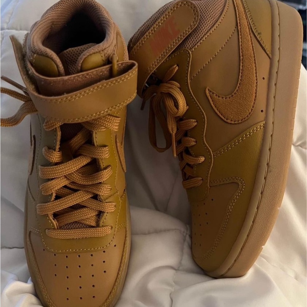 Nike Court Borough Mid 2, brand new, boys size 5, wheat color